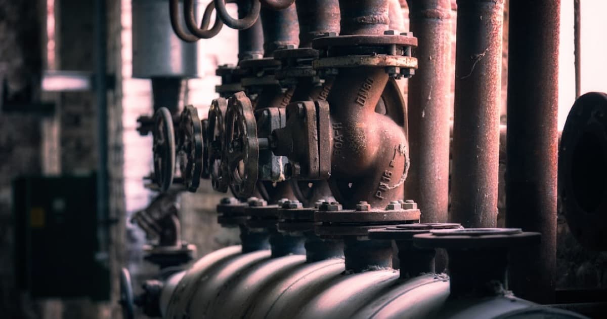 Vergleich Wärmepumpe und Gasheizung im Keller